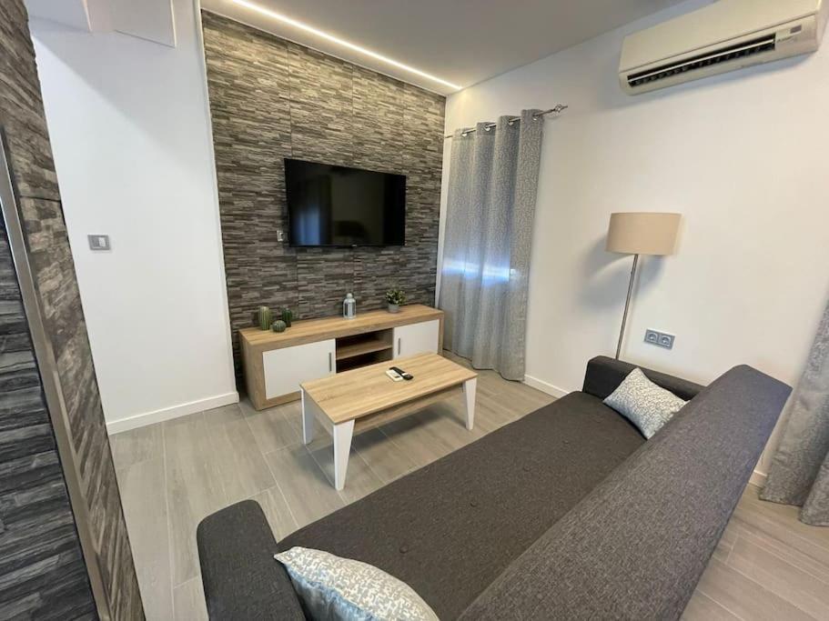 Family Flat Close To The Centre-v-estrell Malaga